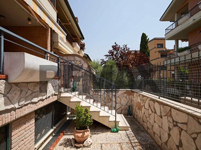 Casa trilocale in vendita in Via dei Limoni, Roma