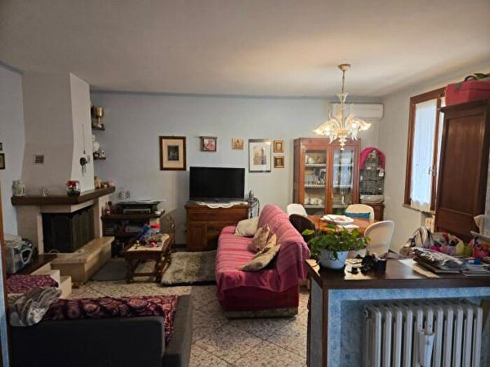 Casa con 6 locali in vendita in Casalgrande