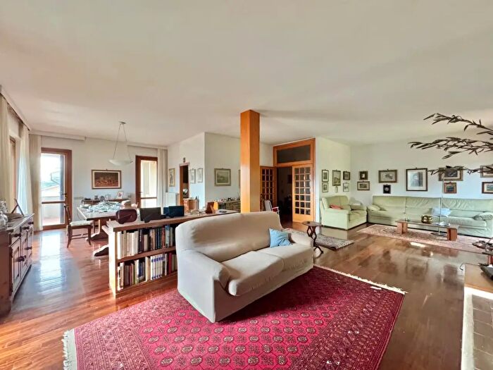 Casa con 9 locali in vendita in Via della Torre Snc, Pontassieve