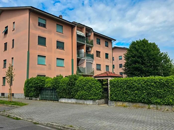Appartamento trilocale in vendita in Via Trieste, Garbagnate Milanese