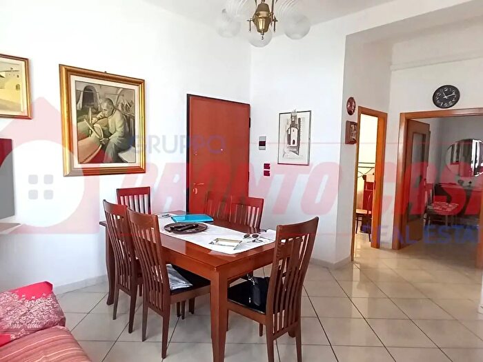 Appartamento trilocale in vendita in Via delle Mimose, Vico Del Gargano