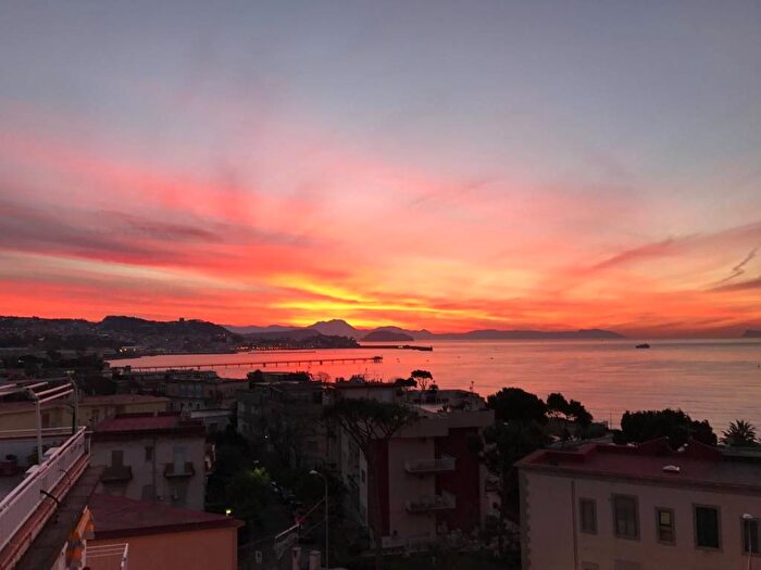 Appartamento trilocale in affitto in Via Virgilio, Arco Felice, Pozzuoli