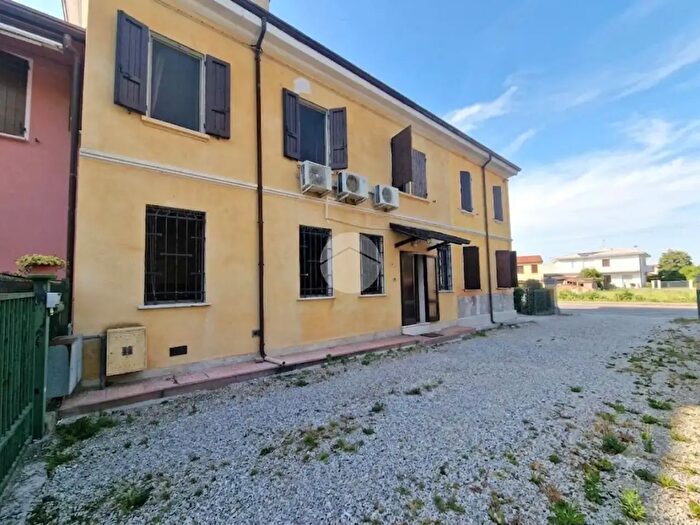 Casa trilocale in vendita in Via Granasso, Borgo Virgilio