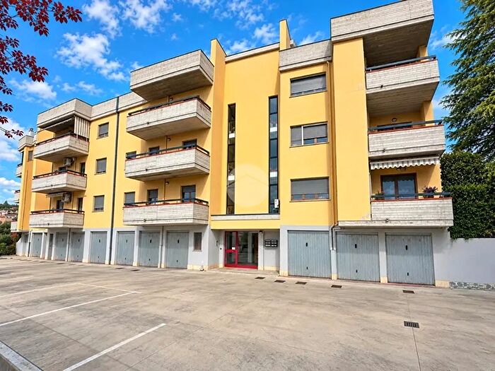 Appartamento trilocale in vendita in Via Ferdinando Ranalli, Teramo
