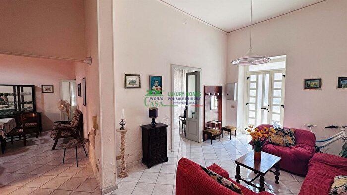 Appartamento quadrilocale in vendita in Via Palermo, Vittoria