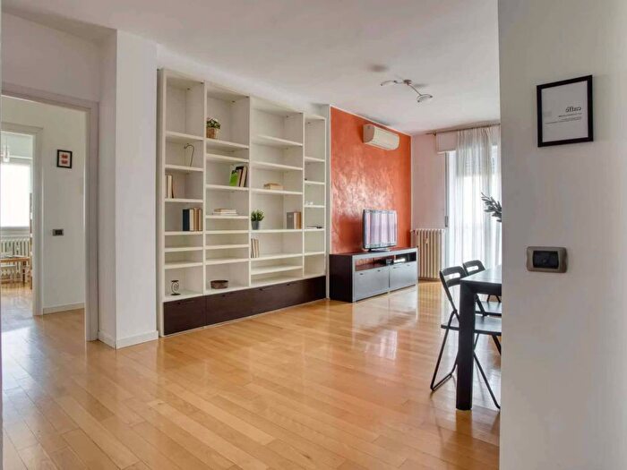Appartamento quadrilocale in affitto in Via Abelardo Pecorini, Quartiere Forlanini, Milano