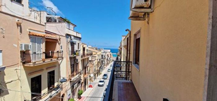 Appartamento trilocale in vendita in Via Roma, Castellammare Del Golfo