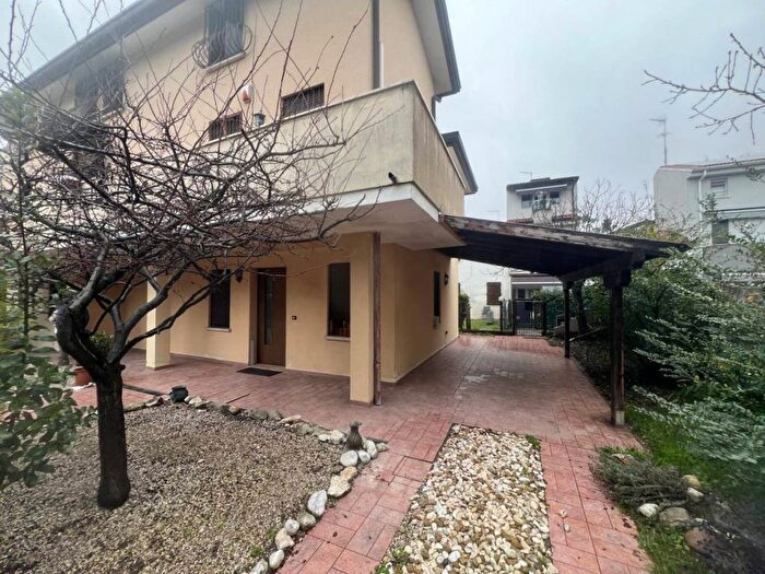 Appartamento trilocale in affitto in Madonna Pellegrina, Padova