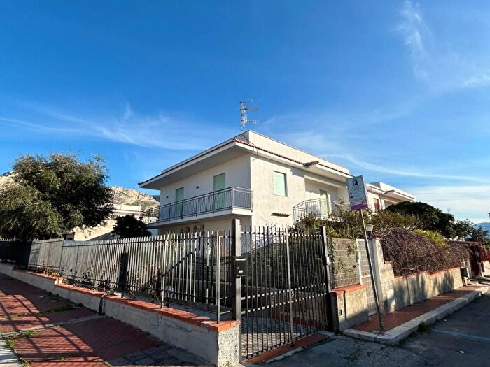 Casa quadrilocale in affitto in Via Pino Fortini, Isola delle Femmine