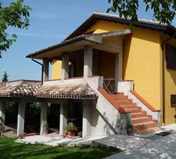 Casa con 10 locali in vendita in San Severino Marche