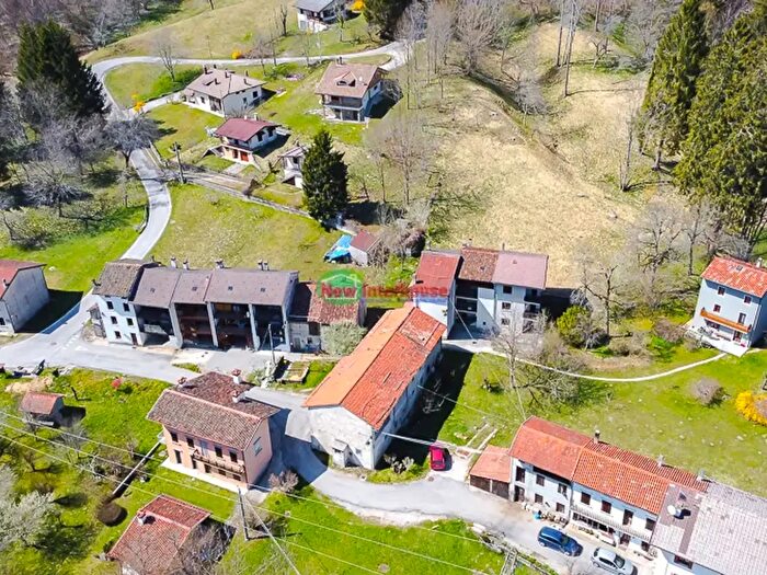 Appartamento con 5 locali in vendita in Via Prapiero, Andreis