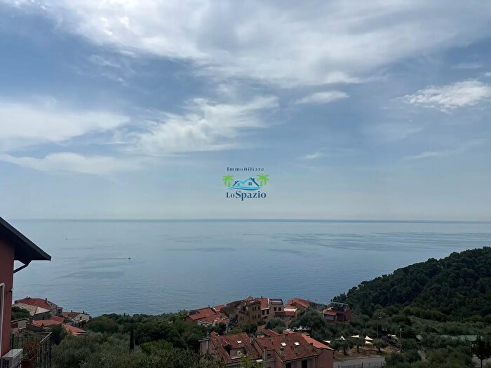 Appartamento trilocale in vendita in Strada della Colla, Andora