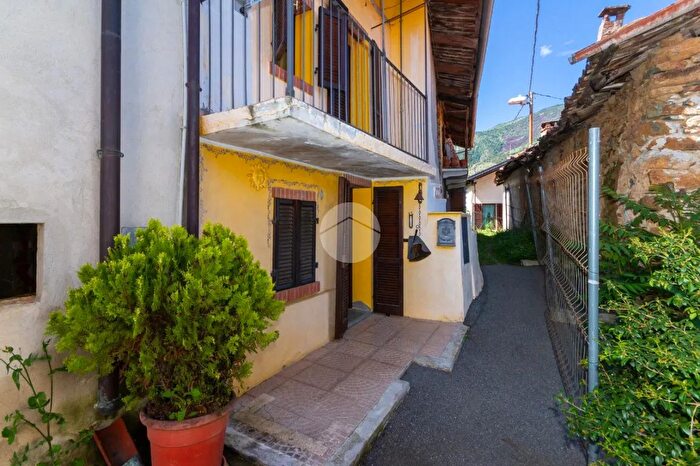 Casa trilocale in vendita in Via Teologo Bronzino, Val Della Torre