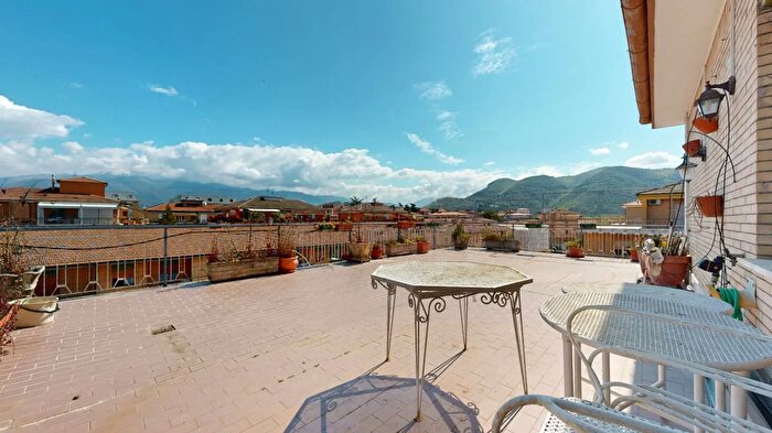 Appartamento quadrilocale in vendita in Via delle Magnolie, Rieti