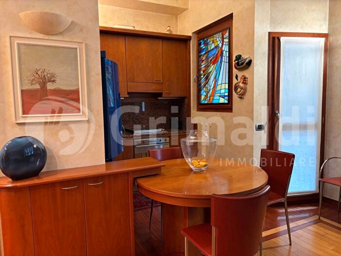 Appartamento trilocale in affitto in Via Meravigli, Duomo, Milano