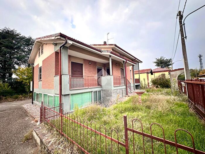 Casa con 6 locali in vendita in Via Postumia, Tortona