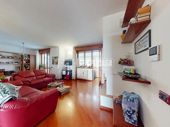 Appartamento trilocale in vendita in Via Pistoia, Lecce