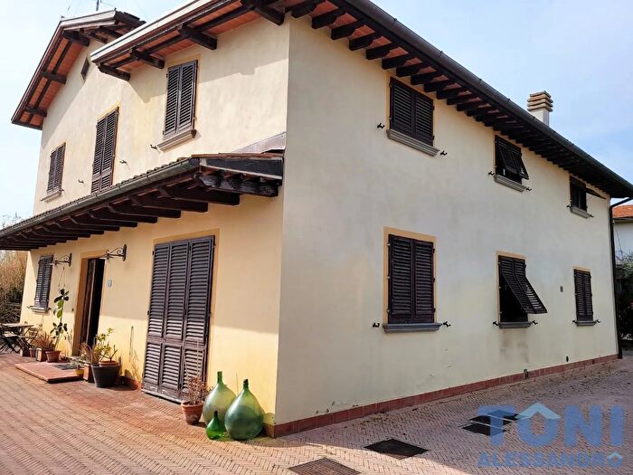 Casa con 10 locali in affitto in Empoli