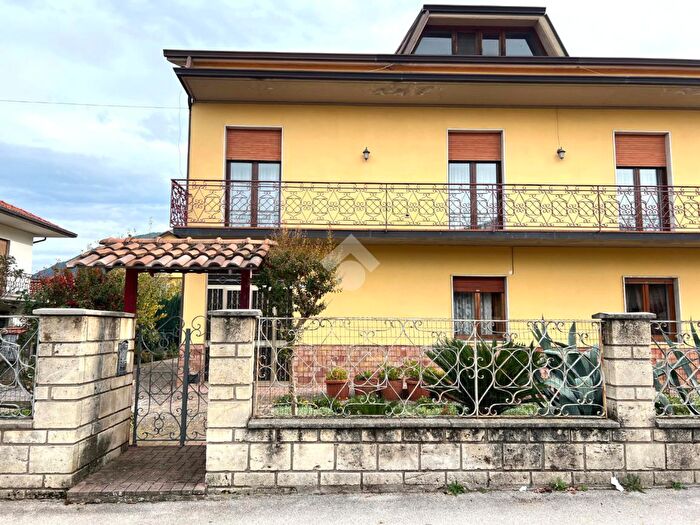 Casa con 7 locali in vendita in Via Campo Santa Maria, San Michele Di Serino