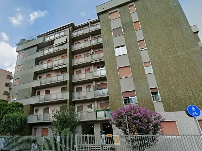 Appartamento trilocale in affitto in Via Biancamano, Monza