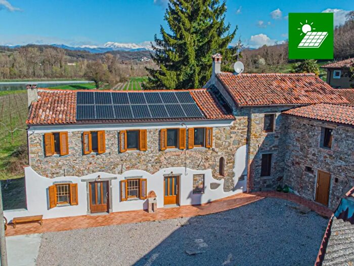 Casa con 8 locali in vendita in Località Vencò, Dolegna Del Collio