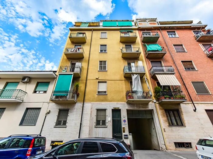 Appartamento trilocale in vendita in Via Bonzo, Torino