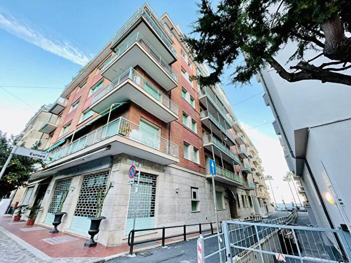 Appartamento con 5 locali in vendita in Via Don Piccagli Alassio, Alassio