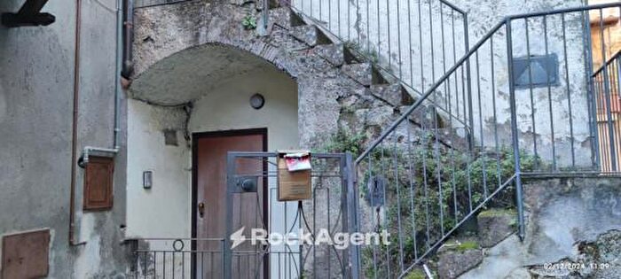 Appartamento bilocale in vendita in Via dei Granari, Vallerano