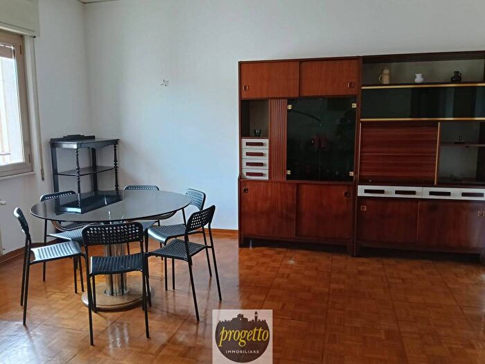 Appartamento quadrilocale in affitto in Via Enrico Toti, Centro, Monfalcone