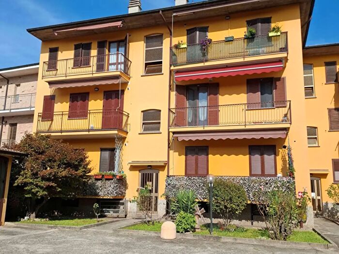 Appartamento trilocale in affitto in Via Santa Maria, Carugate