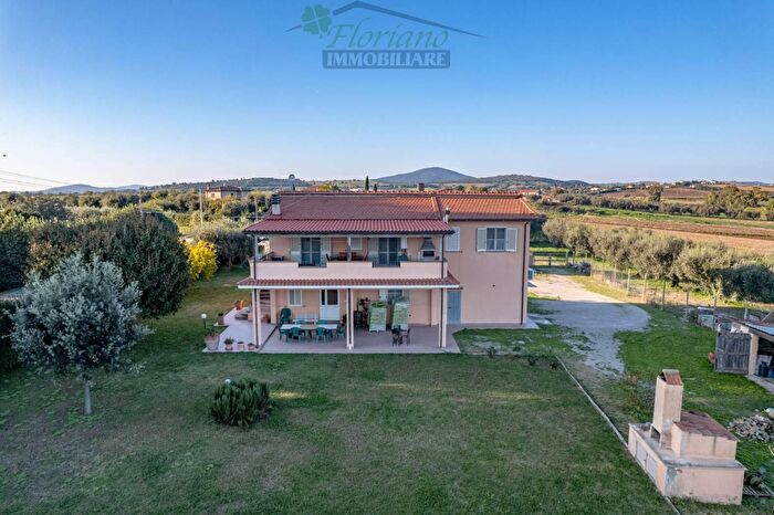 Casa con 8 locali in vendita in Località Poggio Cavalluciaro, Montalto Di Castro