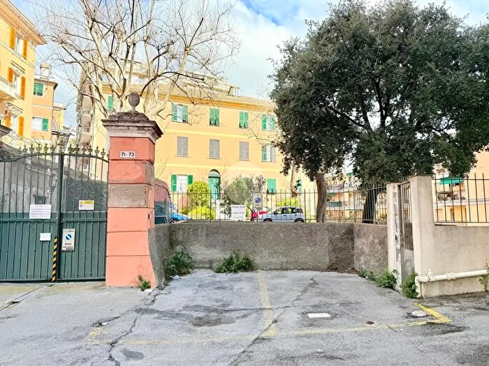 Casa con 8 locali in vendita in Via Ravaschio, Genova