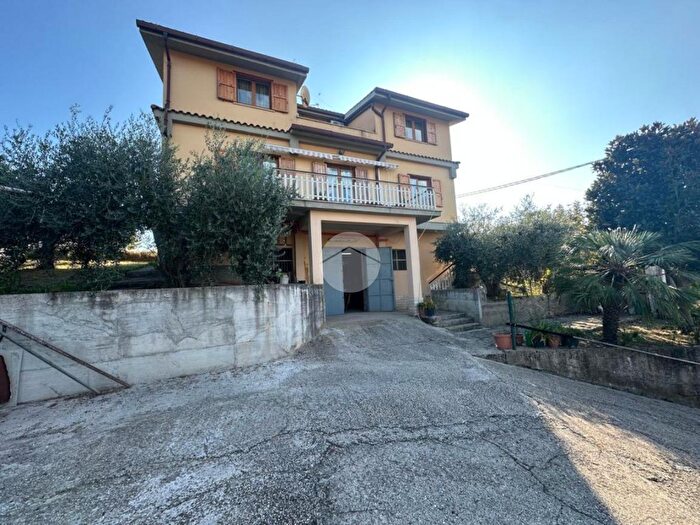 Casa con 10 locali in vendita in Via Peppino Impastato, Fara In Sabina