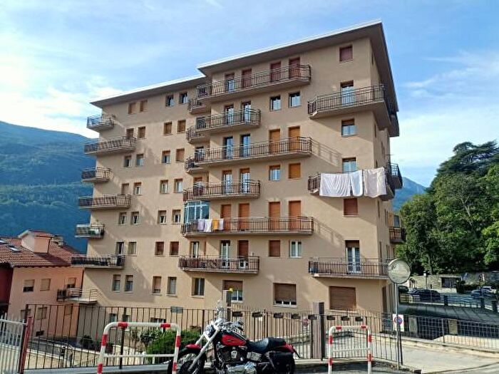 Appartamento trilocale in vendita in Via Tour De Grange, Chatillon