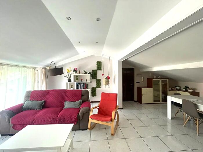 Appartamento trilocale in vendita in Aci Castello