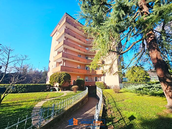 Appartamento con 5 locali in vendita in Via F Petrarca, Brescia