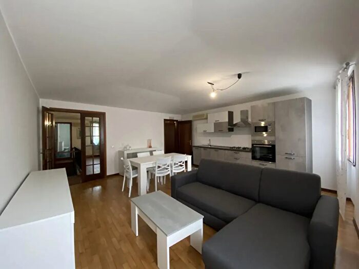 Appartamento quadrilocale in affitto in Via Cavour, Este