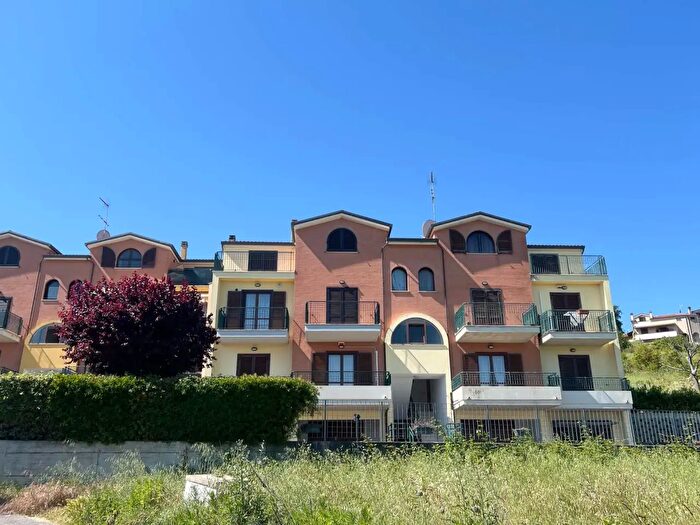 Appartamento quadrilocale in vendita in Via Mamiani, Osimo