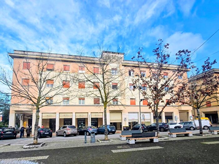 Appartamento con 5 locali in affitto in Piazza Italia, Centro, Colleferro