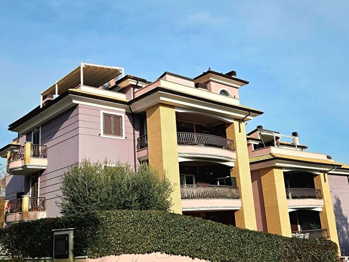 Appartamento con 5 locali in vendita in Via Martella, Teramo