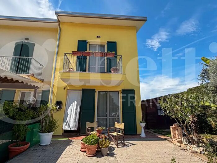 Casa quadrilocale in vendita in Via Canale Guiccioli, Ravenna