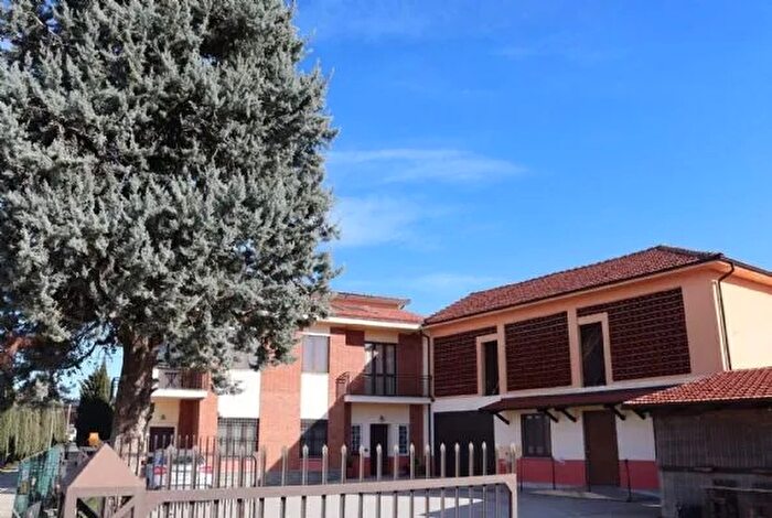 Casa con 10 locali in vendita in Castagnole delle Lanze Asti, Castagnole Delle Lanze