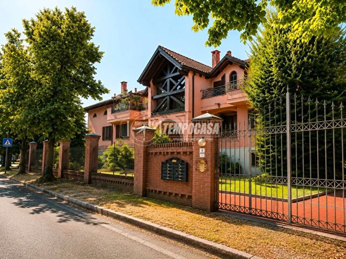 Appartamento trilocale in vendita in Via San Zenone, Vermezzo con Zelo