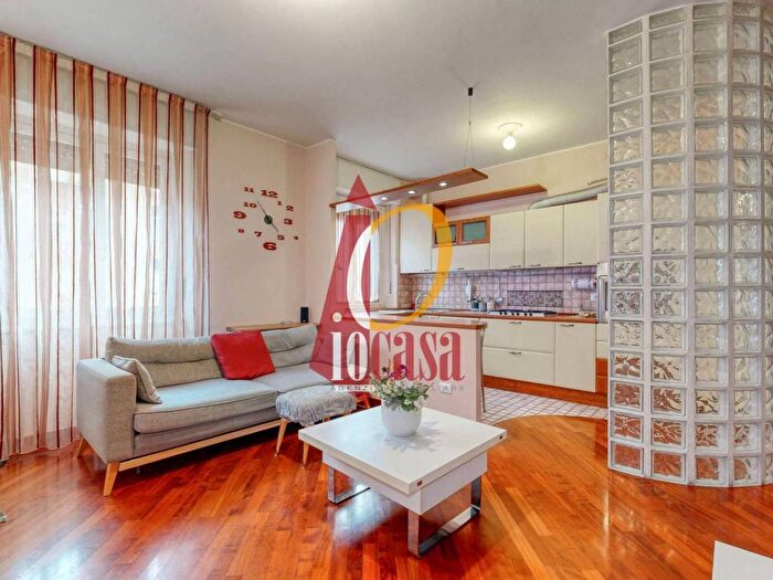 Appartamento bilocale in affitto in Via Fratelli Rosselli, Bologna Sulmona, Milano