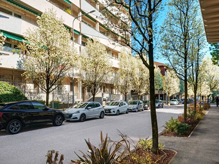 Appartamento trilocale in vendita in Via Ferraris, Busto Arsizio