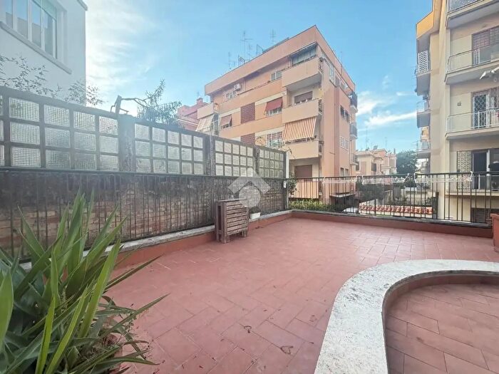 Appartamento trilocale in vendita in Via Antonio Cerasi, Roma