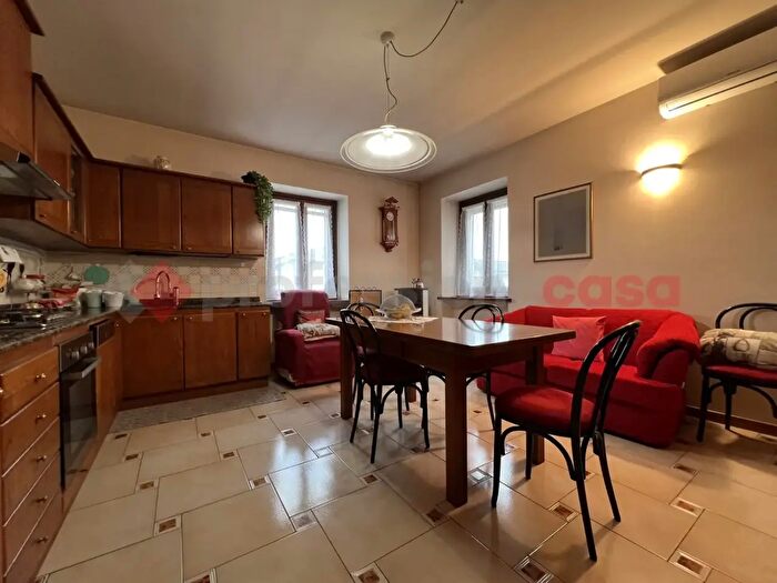 Appartamento con 6 locali in vendita in Via Luigi Ferrari, Isola Rizza