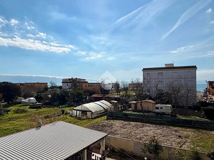 Appartamento quadrilocale in vendita in Strada Pianosa, Latina