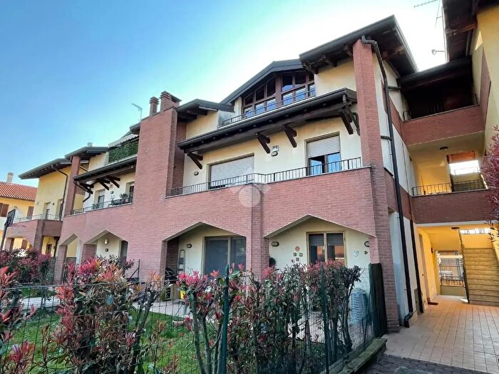 Appartamento trilocale in vendita in Via Cavalieri di Vittorio Veneto, Dairago