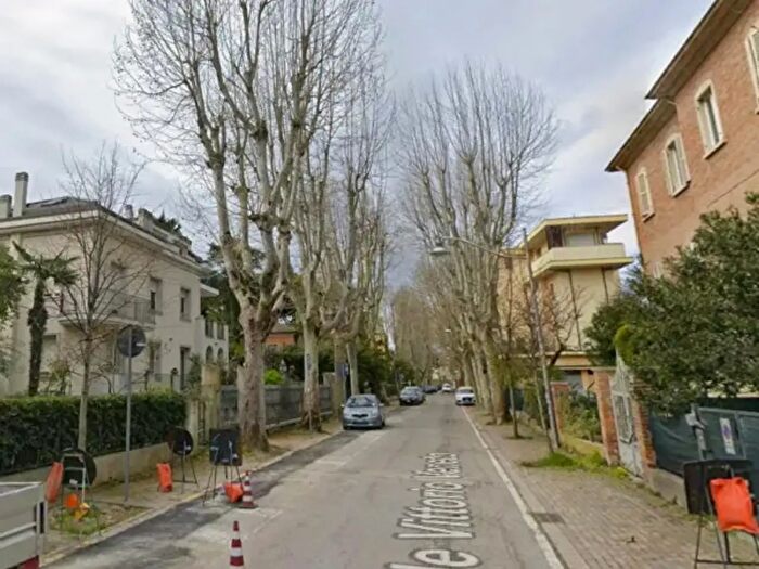 Casa con 6 locali in vendita in Viale Vittorio Veneto, Rimini